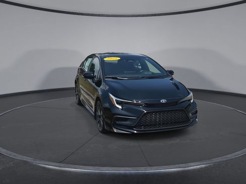 Used 2025 Toyota Corolla SE FWD image 3