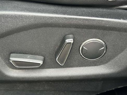 Used 2017 Ford Explorer XLT w/ Equipment Group 202A AWD/4WD image 15