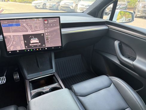 Used 2024 Tesla Model X AWD/4WD image 28