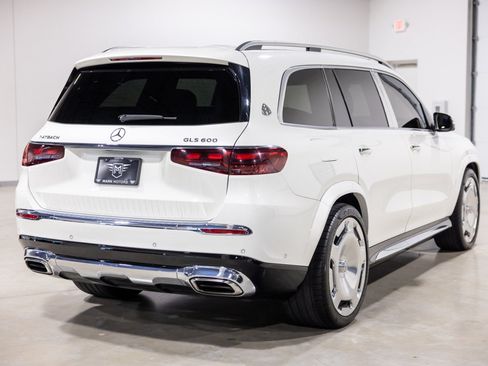 Used 2024 Mercedes-Benz Maybach GLS 600 4MATIC image 9