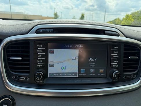 Used 2018 Kia Sorento SX image 17
