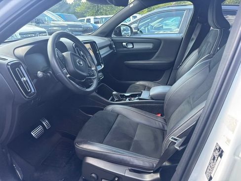Used 2021 Volvo XC40 T5 R-Design w/ Advanced Package AWD/4WD image 3