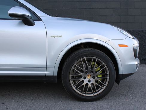 Used 2017 Porsche Cayenne S image 10