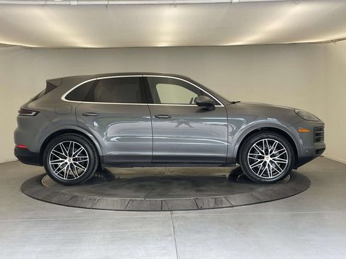 Certified 2025 Porsche Cayenne AWD/4WD image 8