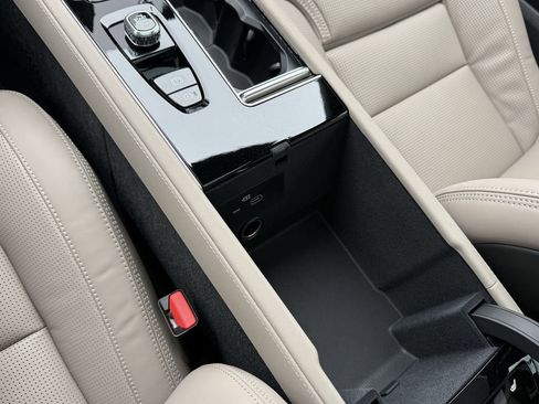 New 2026 Volvo XC90 B6 Ultra w/ Lounge Package image 24