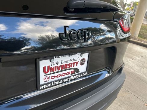 Used 2019 Jeep Cherokee Latitude Plus image 17