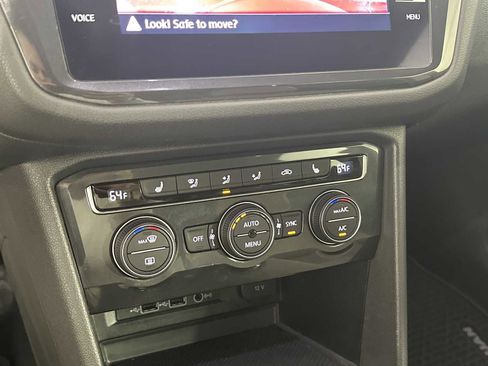 Used 2019 Volkswagen Tiguan SE w/ Panoramic Sunroof Package FWD image 32