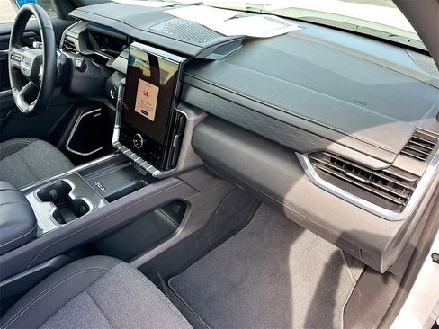 Used 2025 GMC Acadia Elevation image 30