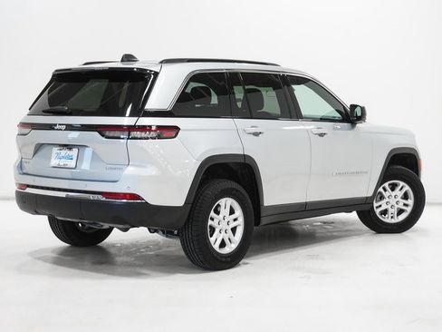 Certified 2025 Jeep Grand Cherokee Laredo w/ Luxury Tech Group I image 7