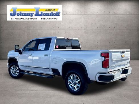 Used 2024 Chevrolet Silverado 2500 High Country w/ High Country Premium Package image 3