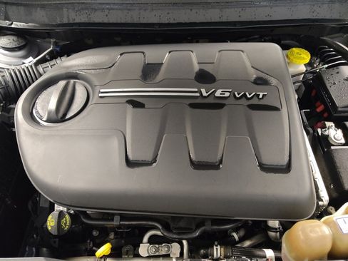 Used 2019 Jeep Cherokee Limited image 30