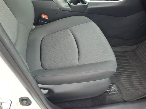 Used 2021 Toyota RAV4 XLE AWD/4WD image 18
