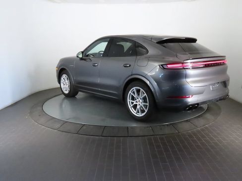 Certified 2026 Porsche Cayenne E-Hybrid Coupe AWD/4WD image 3