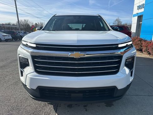 Used 2025 Chevrolet Traverse LT image 4