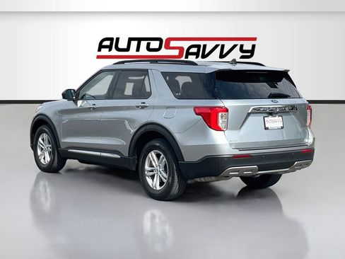 Used 2024 Ford Explorer XLT w/ Equipment Group 202A RWD image 5