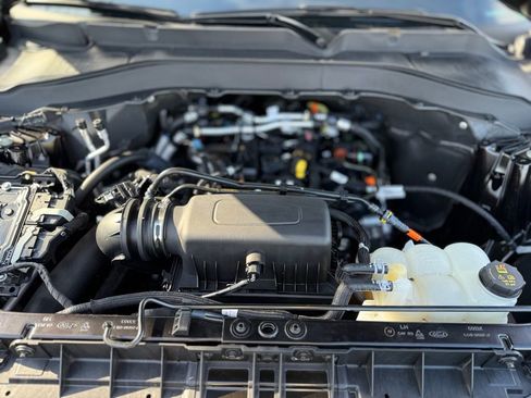 Used 2022 Ford Explorer XLT w/ Equipment Group 202A image 10