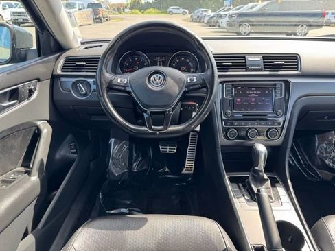 Used 2018 Volkswagen Passat 2.0T R-Line FWD image 15