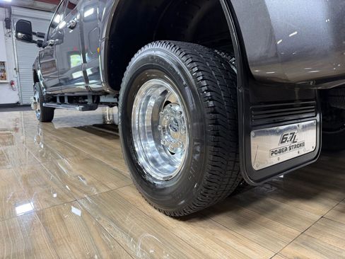 Used 2017 Ford F350 Lariat w/ Chrome Package image 10