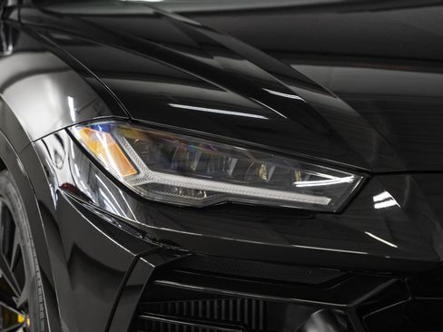 Used 2022 Lamborghini Urus AWD/4WD image 9