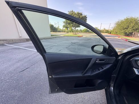 Used 2011 MAZDA MAZDA3 i Touring FWD image 23