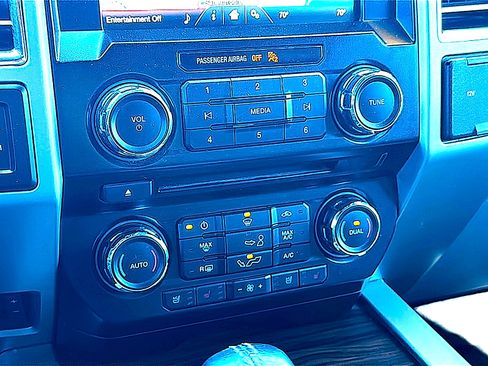 Used 2015 Ford F150 Lariat image 32