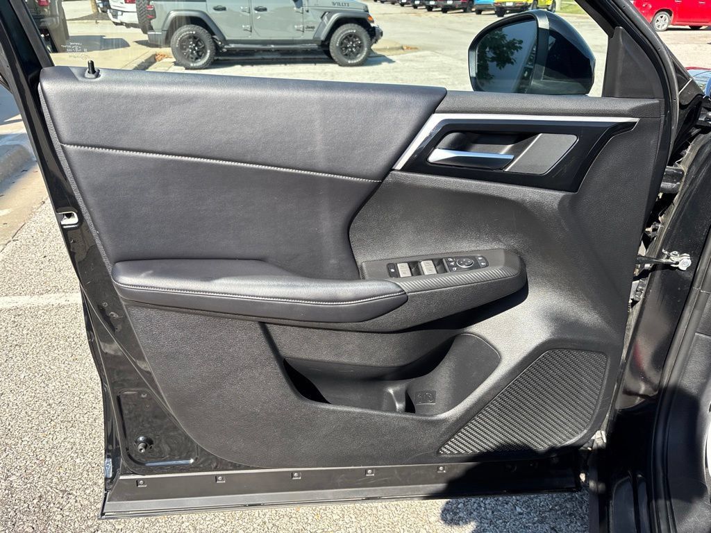 Used 2024 Mitsubishi Outlander SE AWD/4WD image 30