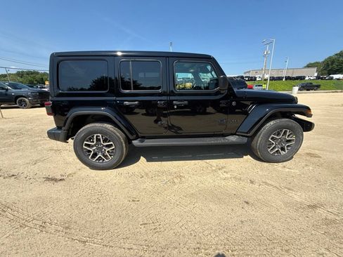 New 2026 Jeep Wrangler Unlimited Sahara AWD/4WD image 6
