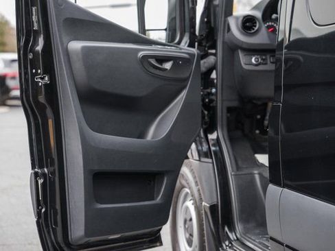 Used 2024 Mercedes-Benz Sprinter 2500 image 32