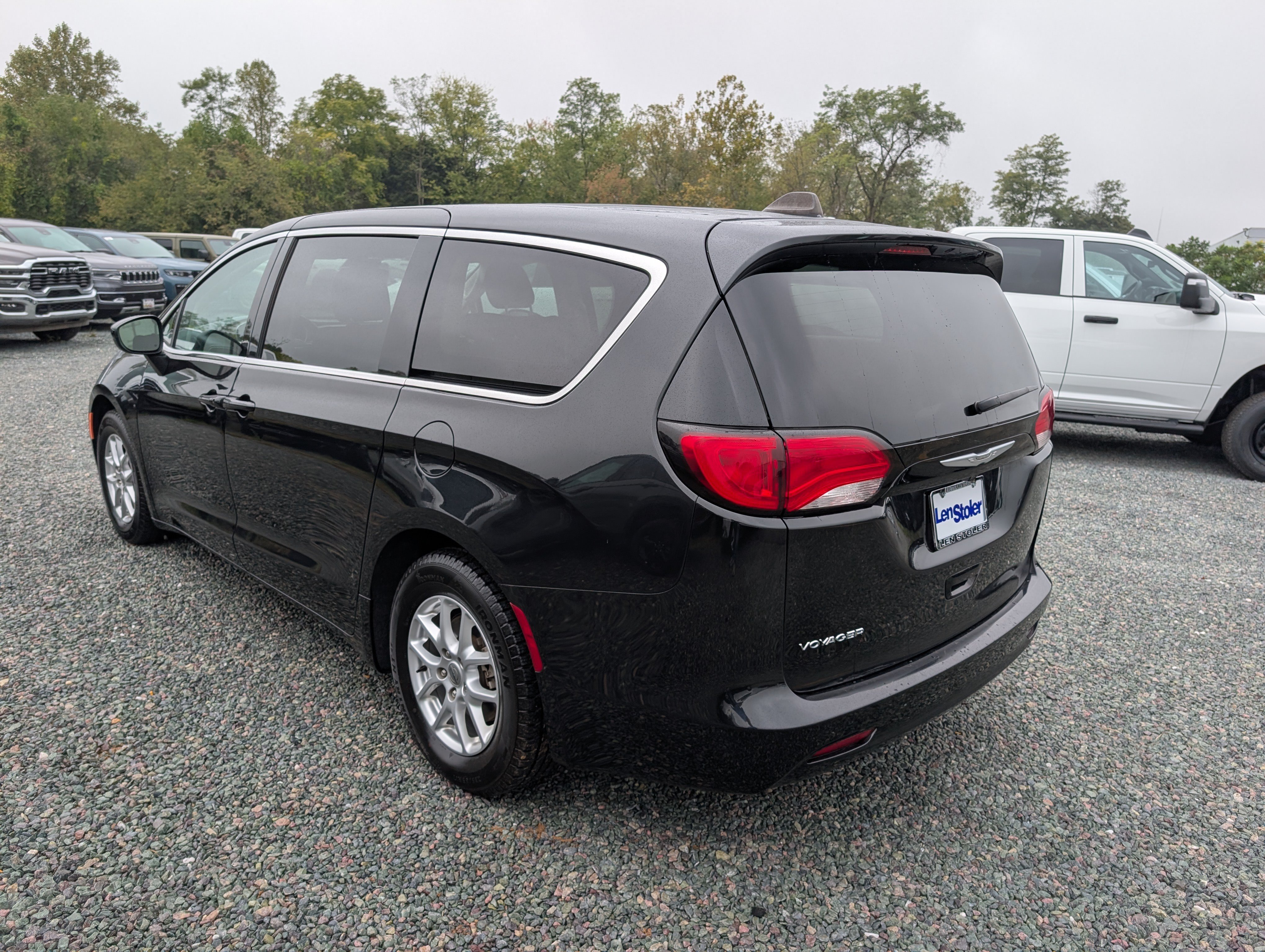 Used 2023 Chrysler Voyager LX FWD image 3