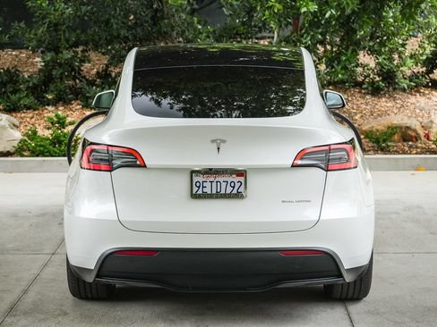 Used 2023 Tesla Model Y Long Range AWD/4WD image 5