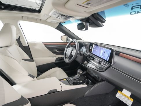 New 2025 Lexus ES 350 w/ Premium Package image 18