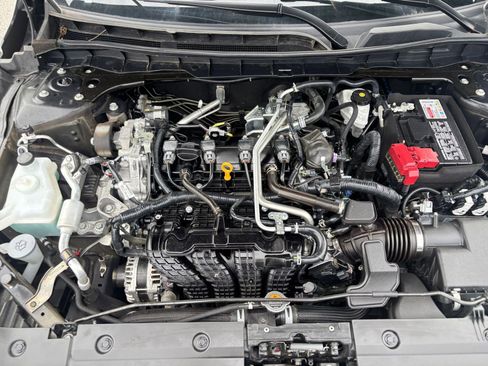 Used 2025 Nissan Altima 2.5 SV FWD image 32