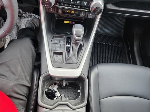 Used 2023 Toyota RAV4 XLE Premium image 22