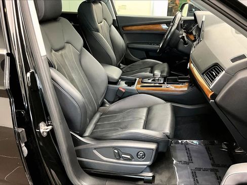 Used 2024 Audi Q5 e Premium Plus w/ Premium Plus Package AWD/4WD image 10