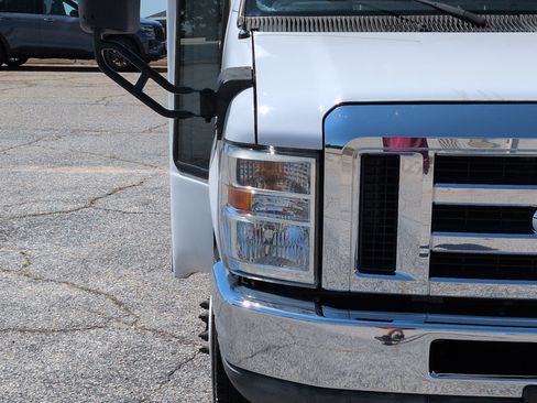 Used 2010 Ford E-350 and Econoline 350 Super Duty RWD image 8