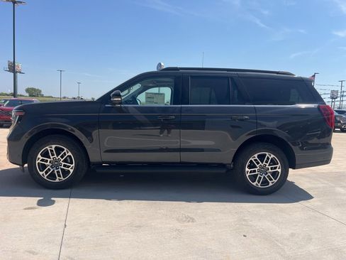 New 2025 Ford Expedition Active image 4