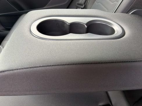 Used 2025 Volkswagen Taos SE w/ Panoramic Sunroof Package FWD image 15