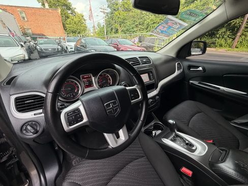 Used 2019 Dodge Journey SE w/ Connectivity Group FWD image 20