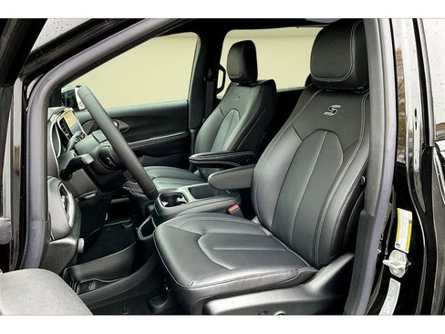 New 2026 Chrysler Pacifica Select FWD image 10