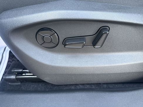 New 2026 Volkswagen Tiguan SE AWD/4WD image 10