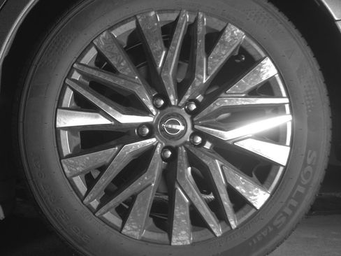 Used 2025 Nissan Altima 2.5 SV FWD image 14