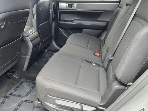 Used 2025 Hyundai Santa Fe SE FWD image 11