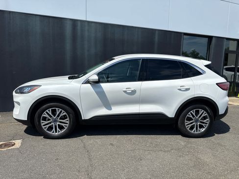 Used 2022 Ford Escape SEL w/ Technology Package AWD/4WD image 3