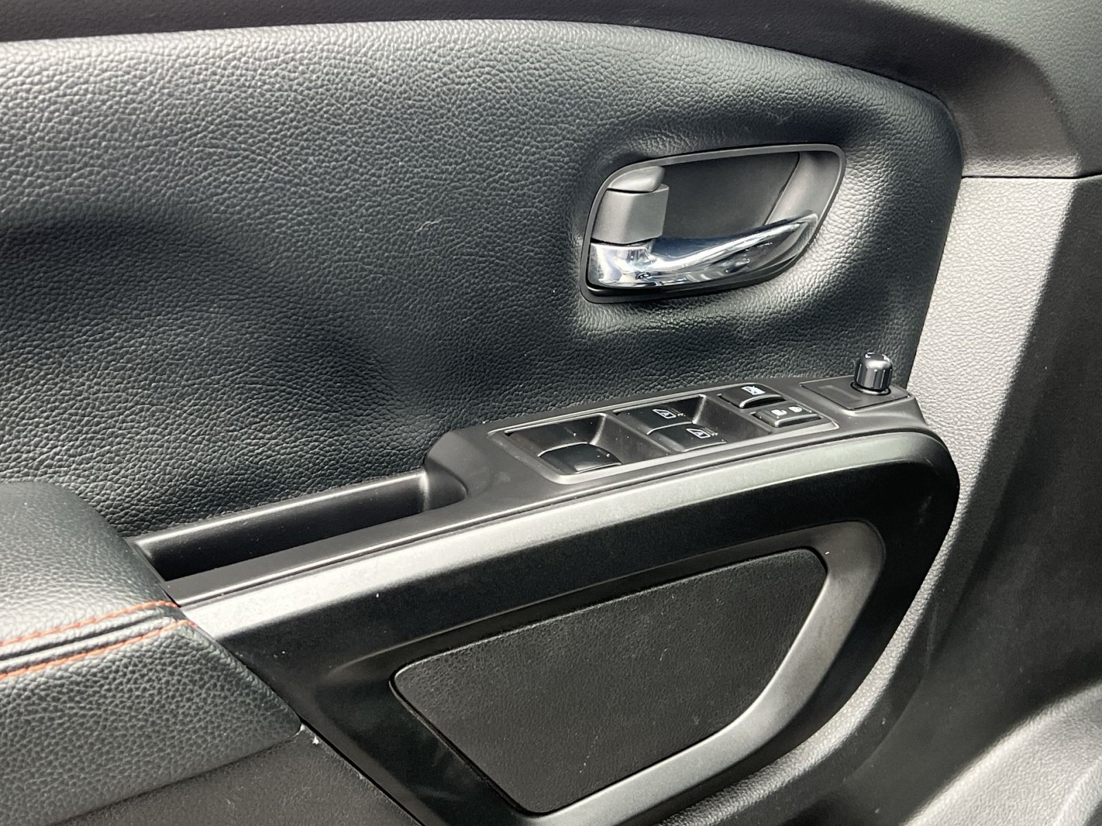 Used 2022 Nissan Titan PRO-4X AWD/4WD image 15