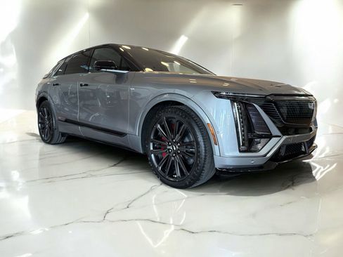 New 2026 Cadillac Lyriq V image 7