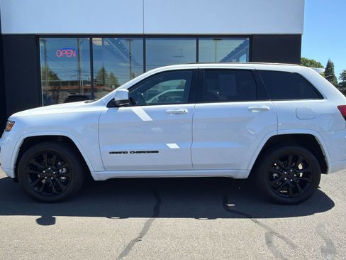 Used 2021 Jeep Grand Cherokee Laredo X AWD/4WD image 8