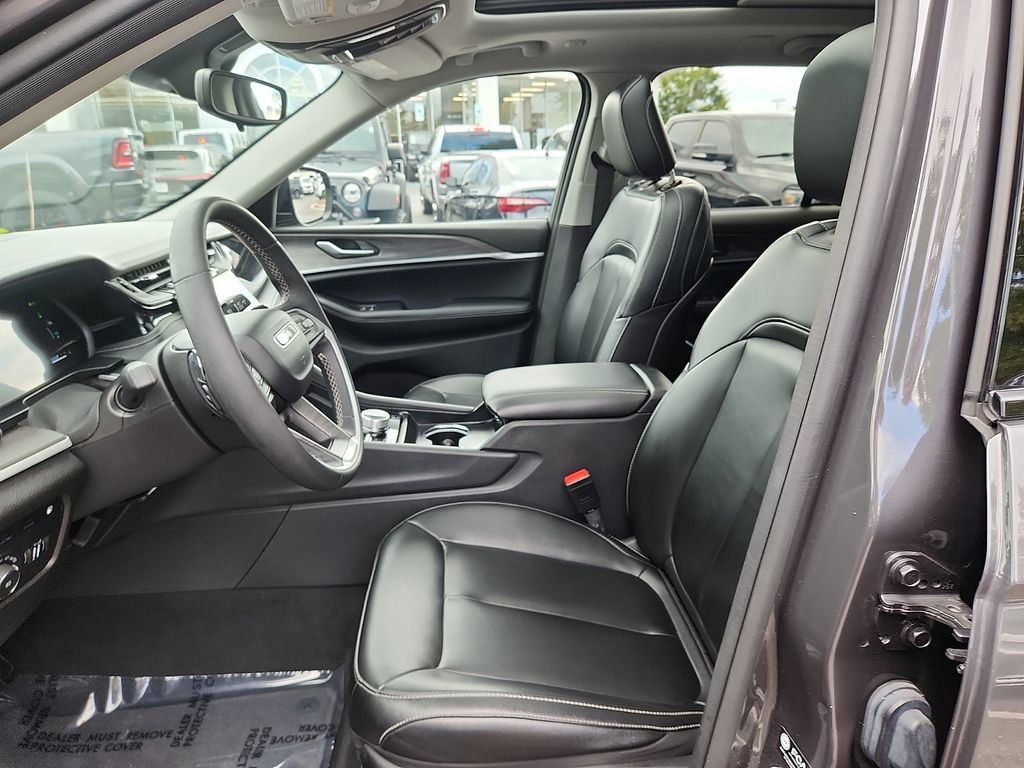 Used 2023 Jeep Grand Cherokee 4WD 4xe image 13