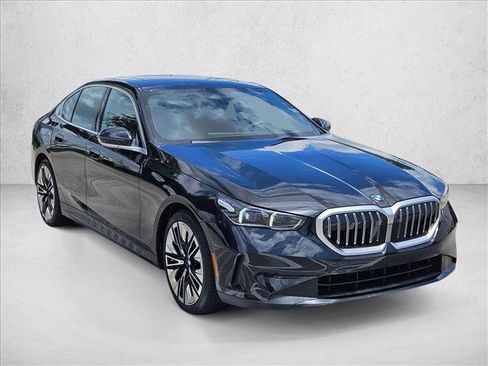 Used 2025 BMW 540i xDrive AWD/4WD image 3