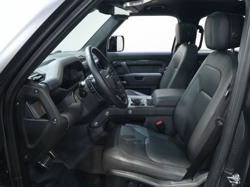 Used 2025 Land Rover Defender 110 V8 AWD/4WD image 30