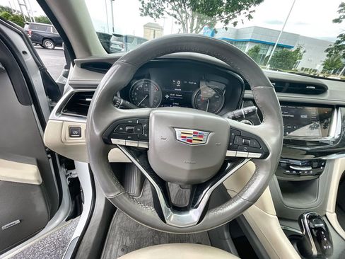 Used 2021 Cadillac XT6 Premium Luxury FWD image 11